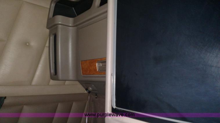 image for item K3237 2009 Peterbilt 386 semi truck