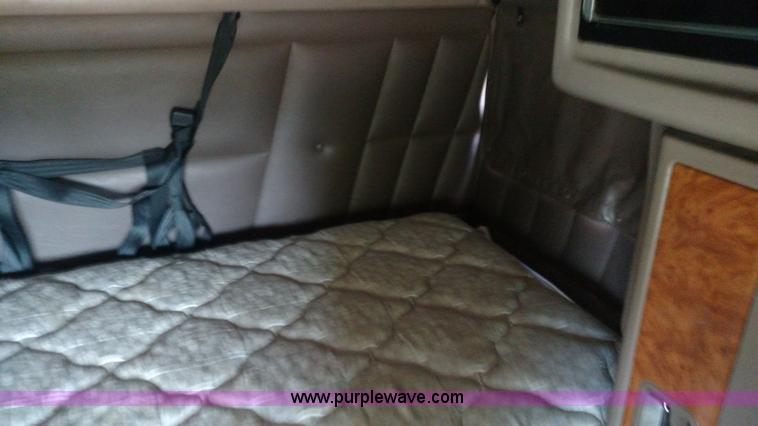 image for item K3237 2009 Peterbilt 386 semi truck