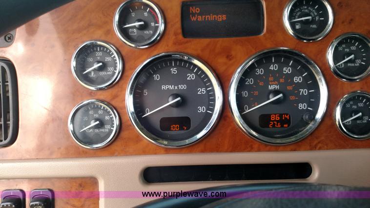 image for item K3237 2009 Peterbilt 386 semi truck