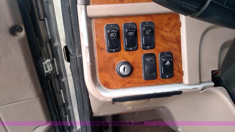 image for item K3237 2009 Peterbilt 386 semi truck