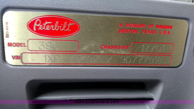 image for item K3237 2009 Peterbilt 386 semi truck