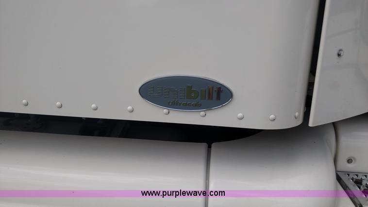 image for item K3237 2009 Peterbilt 386 semi truck