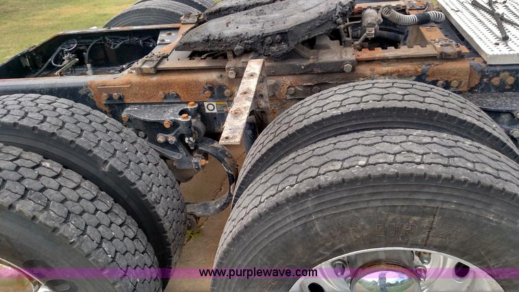 image for item K3237 2009 Peterbilt 386 semi truck