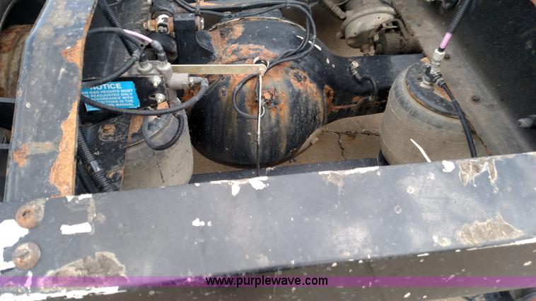 image for item K3237 2009 Peterbilt 386 semi truck