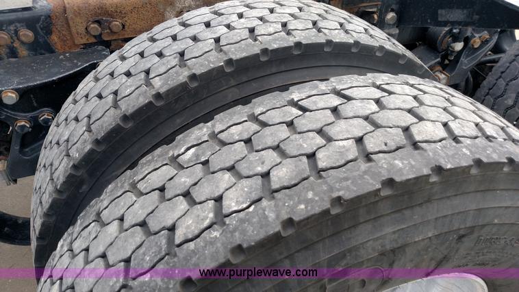 image for item K3237 2009 Peterbilt 386 semi truck