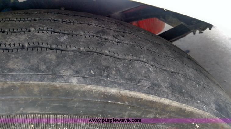 image for item K3237 2009 Peterbilt 386 semi truck