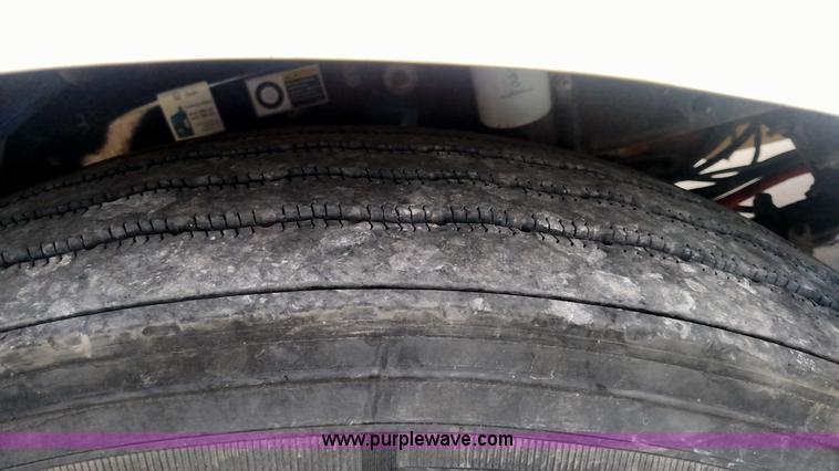 image for item K3237 2009 Peterbilt 386 semi truck