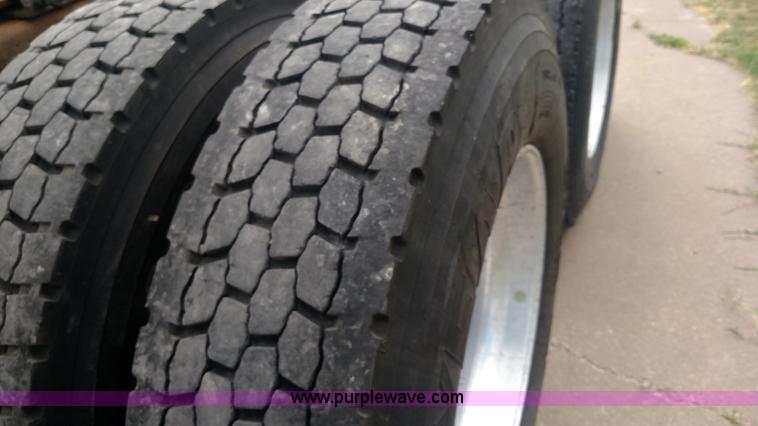 image for item K3237 2009 Peterbilt 386 semi truck