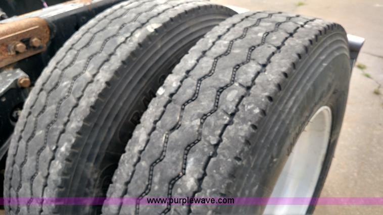 image for item K3237 2009 Peterbilt 386 semi truck