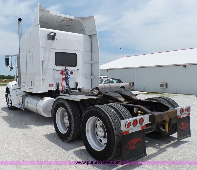 image for item K5386 2007 Peterbilt 386 semi truck