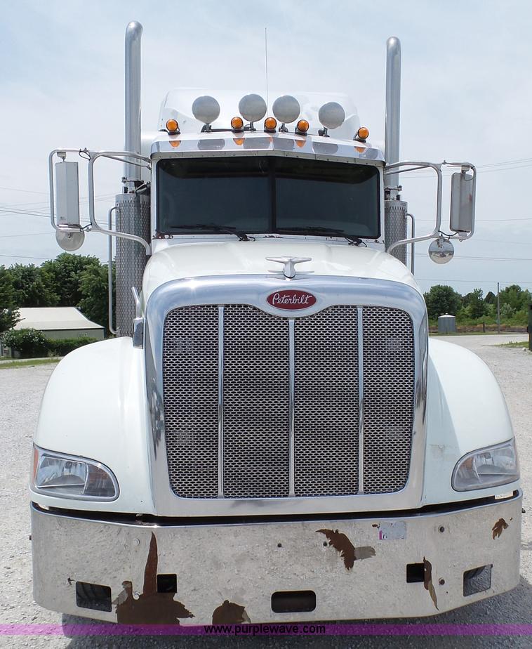 image for item K5386 2007 Peterbilt 386 semi truck