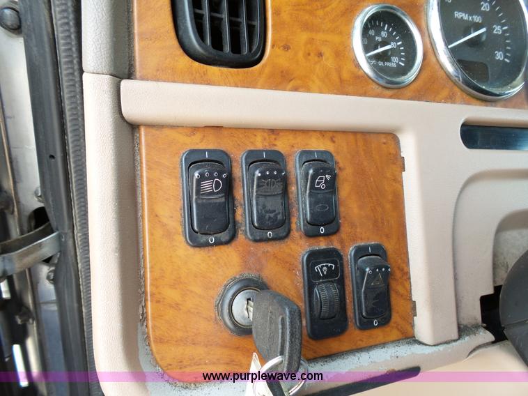 image for item K5386 2007 Peterbilt 386 semi truck