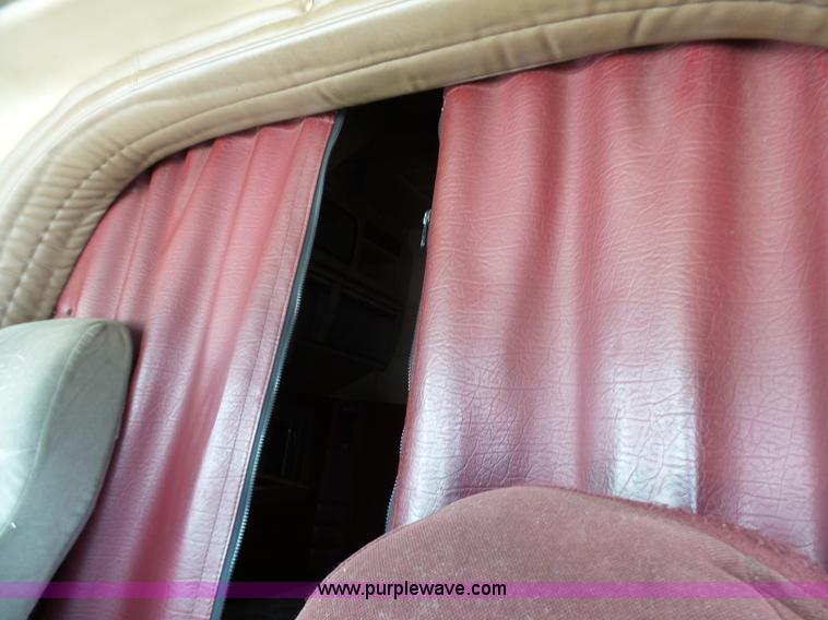 image for item K5386 2007 Peterbilt 386 semi truck