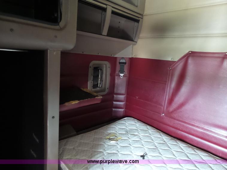 image for item K5386 2007 Peterbilt 386 semi truck