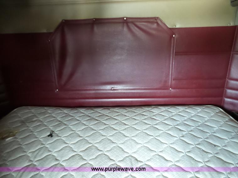 image for item K5386 2007 Peterbilt 386 semi truck