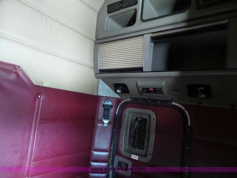 image for item K5386 2007 Peterbilt 386 semi truck