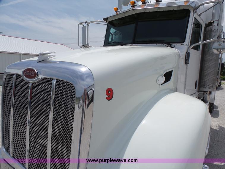 image for item K5386 2007 Peterbilt 386 semi truck