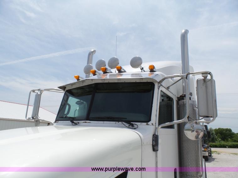 image for item K5386 2007 Peterbilt 386 semi truck