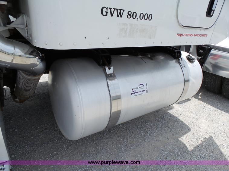 image for item K5386 2007 Peterbilt 386 semi truck