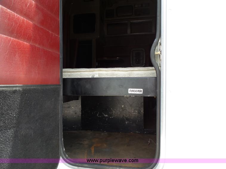 image for item K5386 2007 Peterbilt 386 semi truck