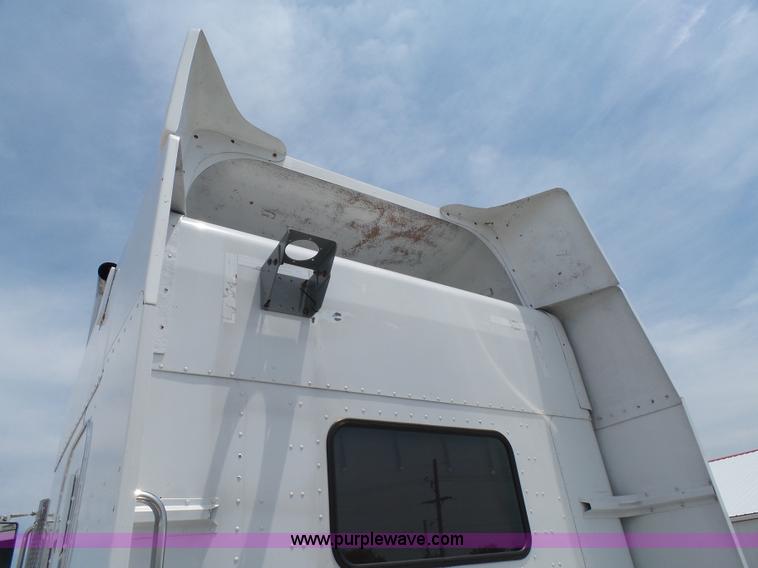 image for item K5386 2007 Peterbilt 386 semi truck