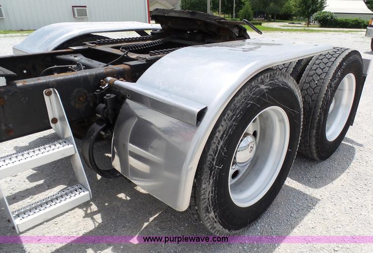 image for item K5386 2007 Peterbilt 386 semi truck