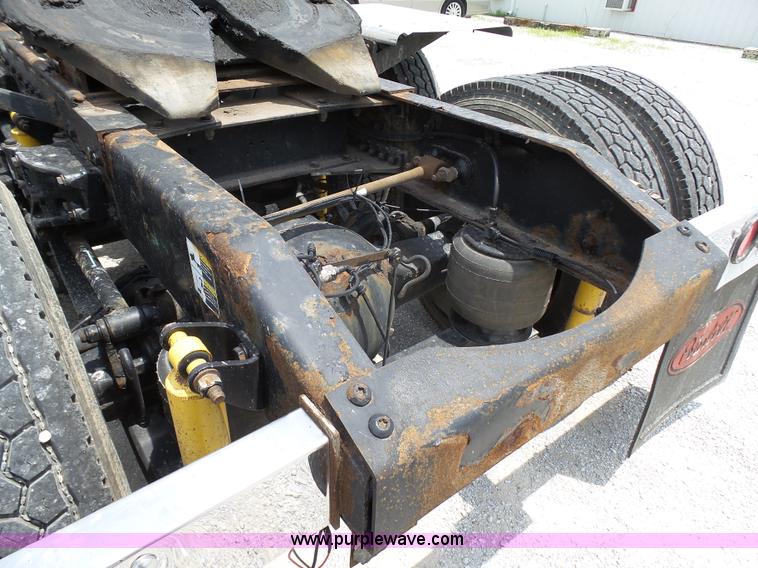 image for item K5386 2007 Peterbilt 386 semi truck