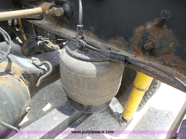 image for item K5386 2007 Peterbilt 386 semi truck