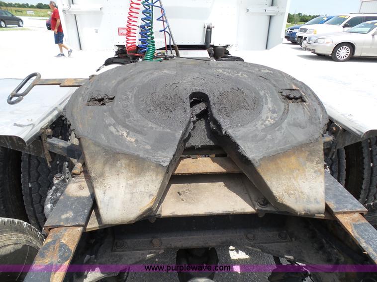 image for item K5386 2007 Peterbilt 386 semi truck