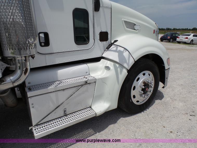 image for item K5386 2007 Peterbilt 386 semi truck