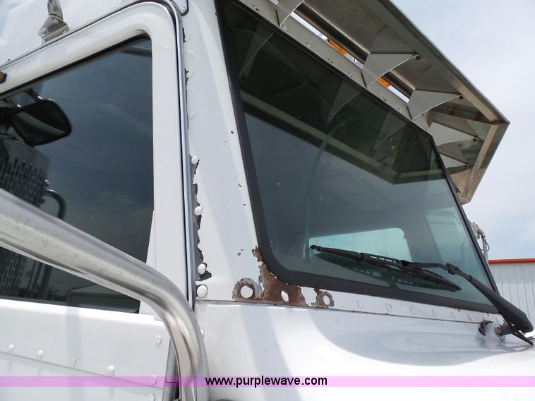 image for item K5386 2007 Peterbilt 386 semi truck