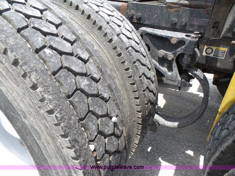 image for item K5386 2007 Peterbilt 386 semi truck