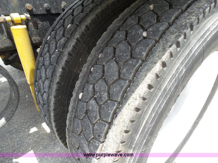 image for item K5386 2007 Peterbilt 386 semi truck