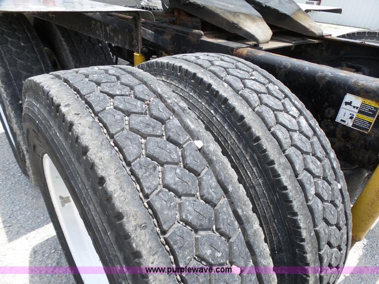 image for item K5386 2007 Peterbilt 386 semi truck