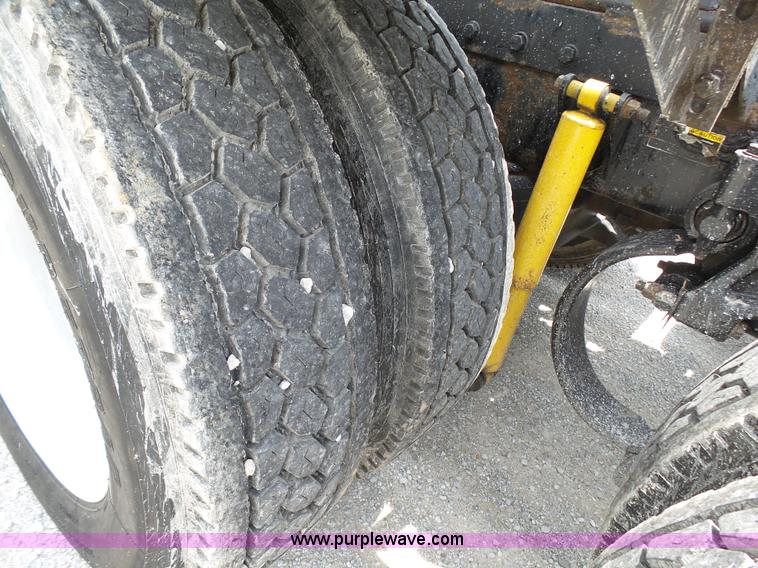 image for item K5386 2007 Peterbilt 386 semi truck