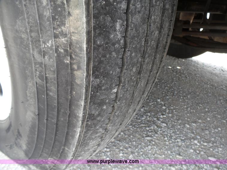 image for item K5386 2007 Peterbilt 386 semi truck