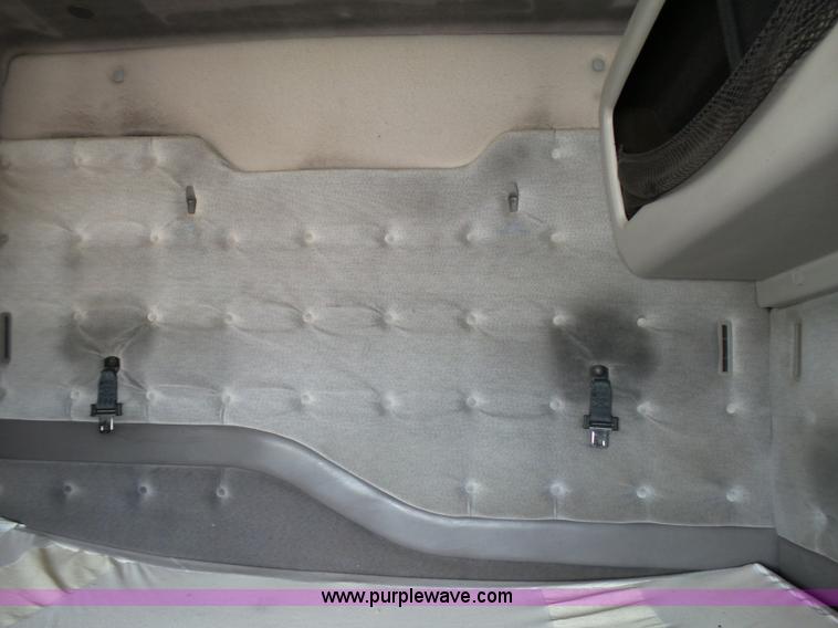 image for item K5387 2003 Volvo VNL semi truck