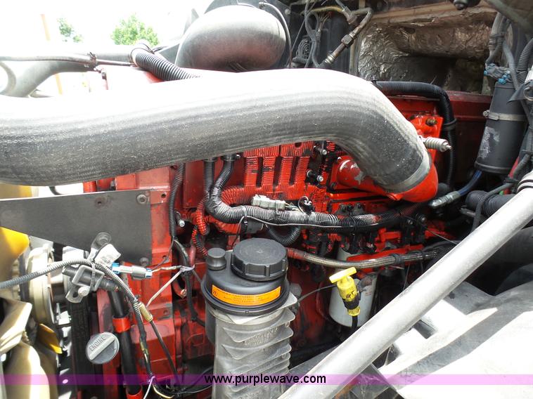 image for item K5387 2003 Volvo VNL semi truck