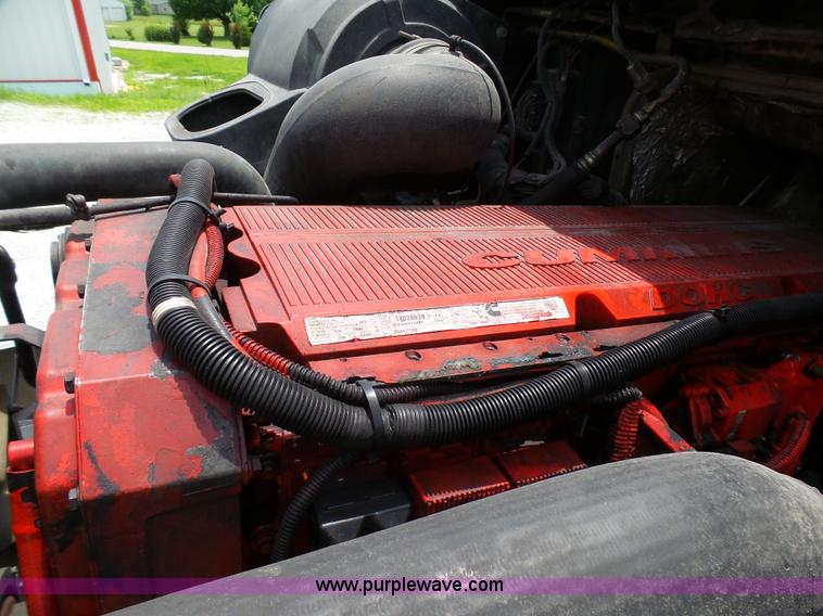 image for item K5387 2003 Volvo VNL semi truck