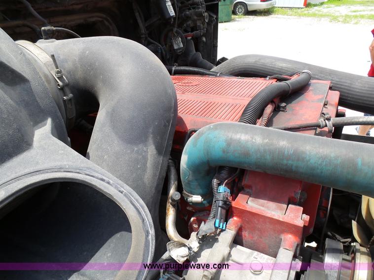 image for item K5387 2003 Volvo VNL semi truck