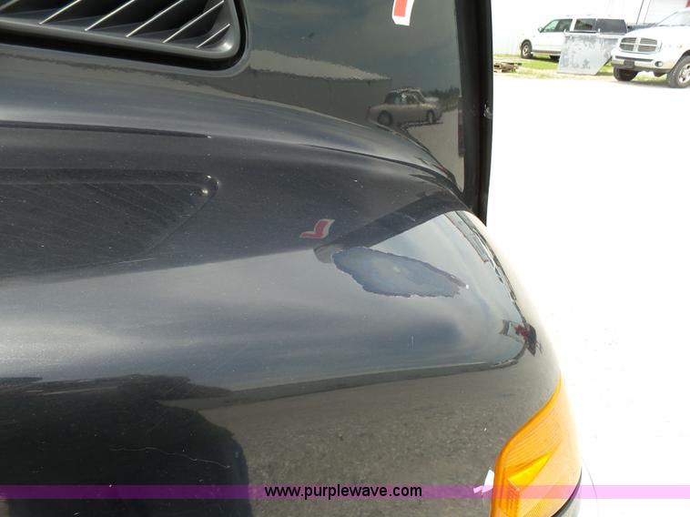 image for item K5387 2003 Volvo VNL semi truck