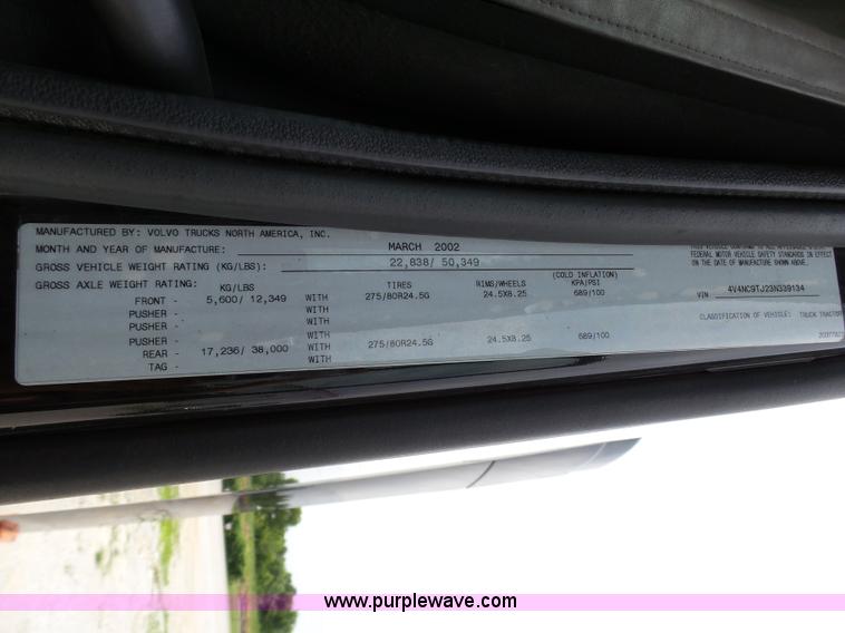 image for item K5387 2003 Volvo VNL semi truck