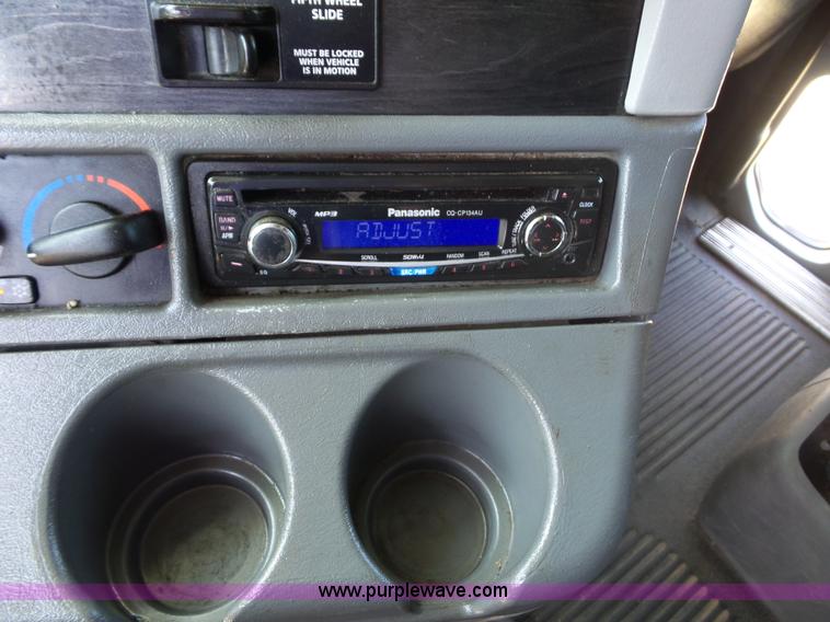 image for item L2877 2005 Freightliner Columbia semi truck