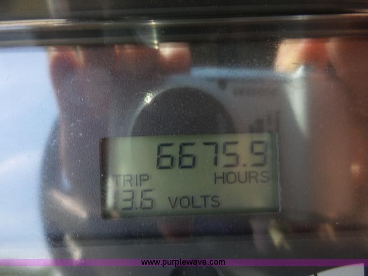 image for item L2877 2005 Freightliner Columbia semi truck