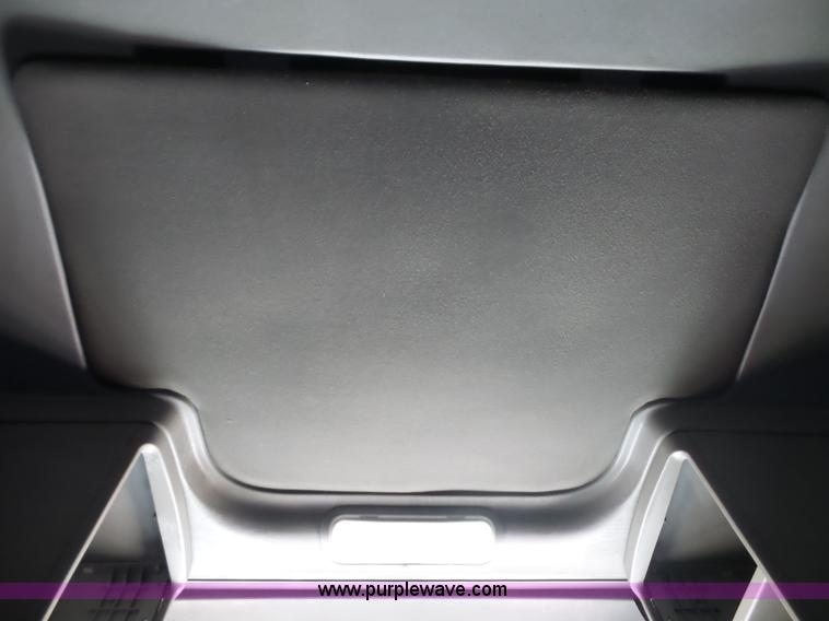 image for item L2877 2005 Freightliner Columbia semi truck