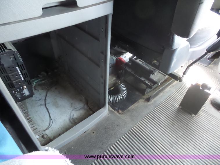 image for item L2877 2005 Freightliner Columbia semi truck