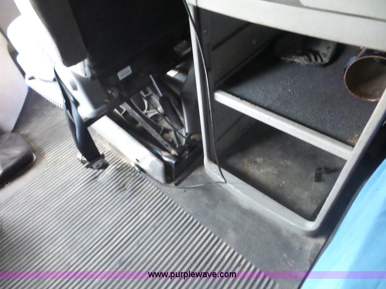 image for item L2877 2005 Freightliner Columbia semi truck