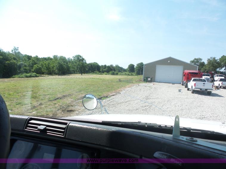 image for item L2877 2005 Freightliner Columbia semi truck