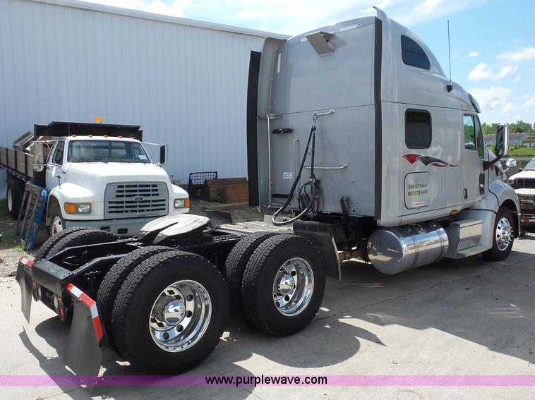 image for item L2884 2010 Peterbilt 387 semi truck