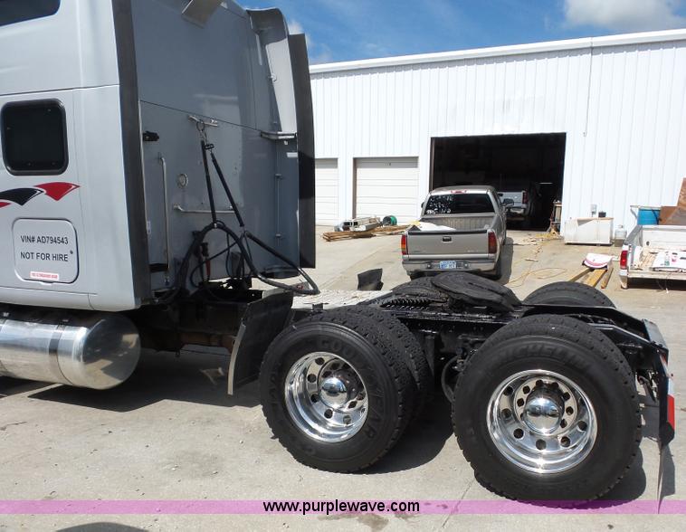 image for item L2884 2010 Peterbilt 387 semi truck